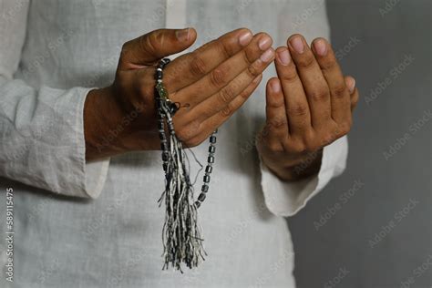 muslim hands log in|The Ruling on Making Gestures .